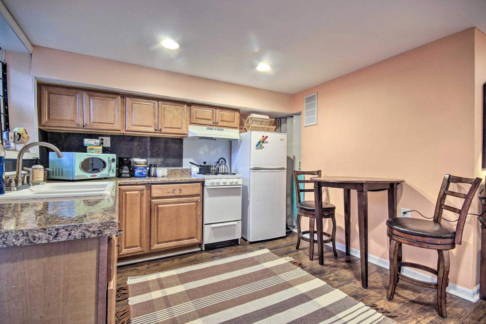 Cozy Downtown Baltimore Apt - Walk Everywhere! Main image 2